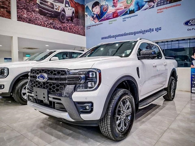 Ford ranger màu trắng